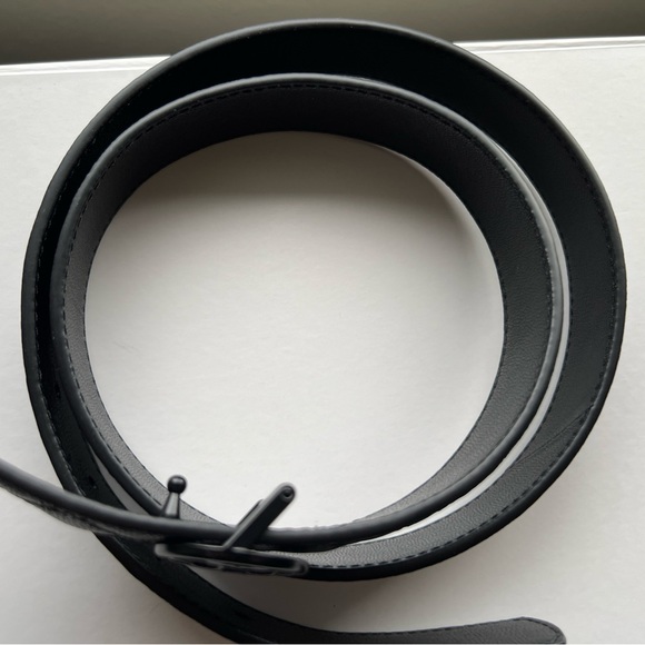 Tory Burch Women's Willa Skinny Quilted Leather Belt 1 inch - Picture 6 of 9